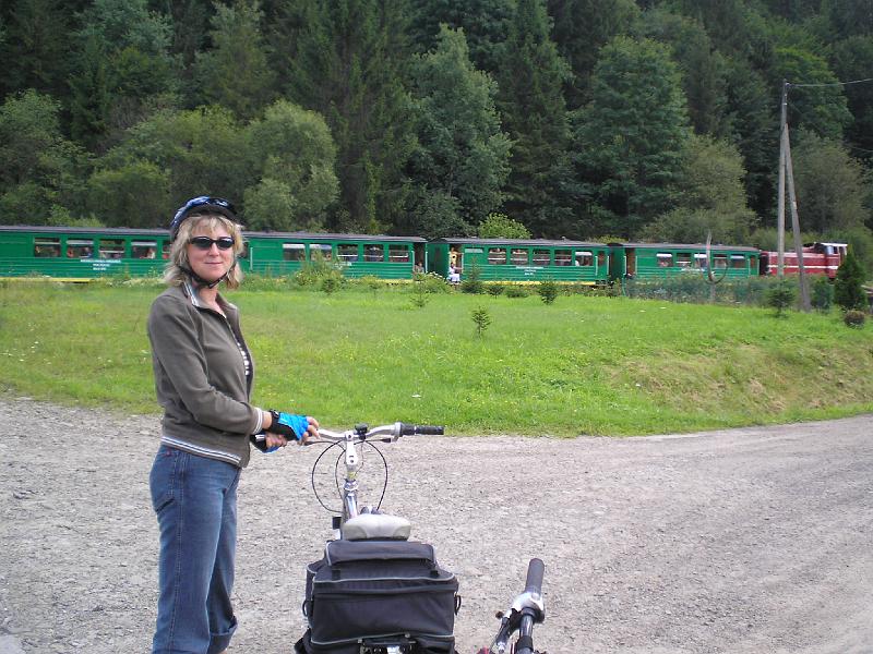 wakacje2008 162.jpg - Króki postój - ciuchcia jedzie...